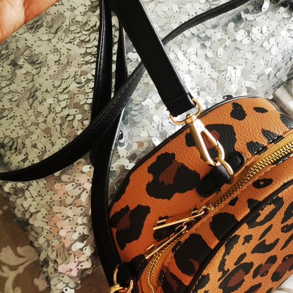 Free Gift Incl ‼️leopard print crossbody/clutch - Picture 3 of 3